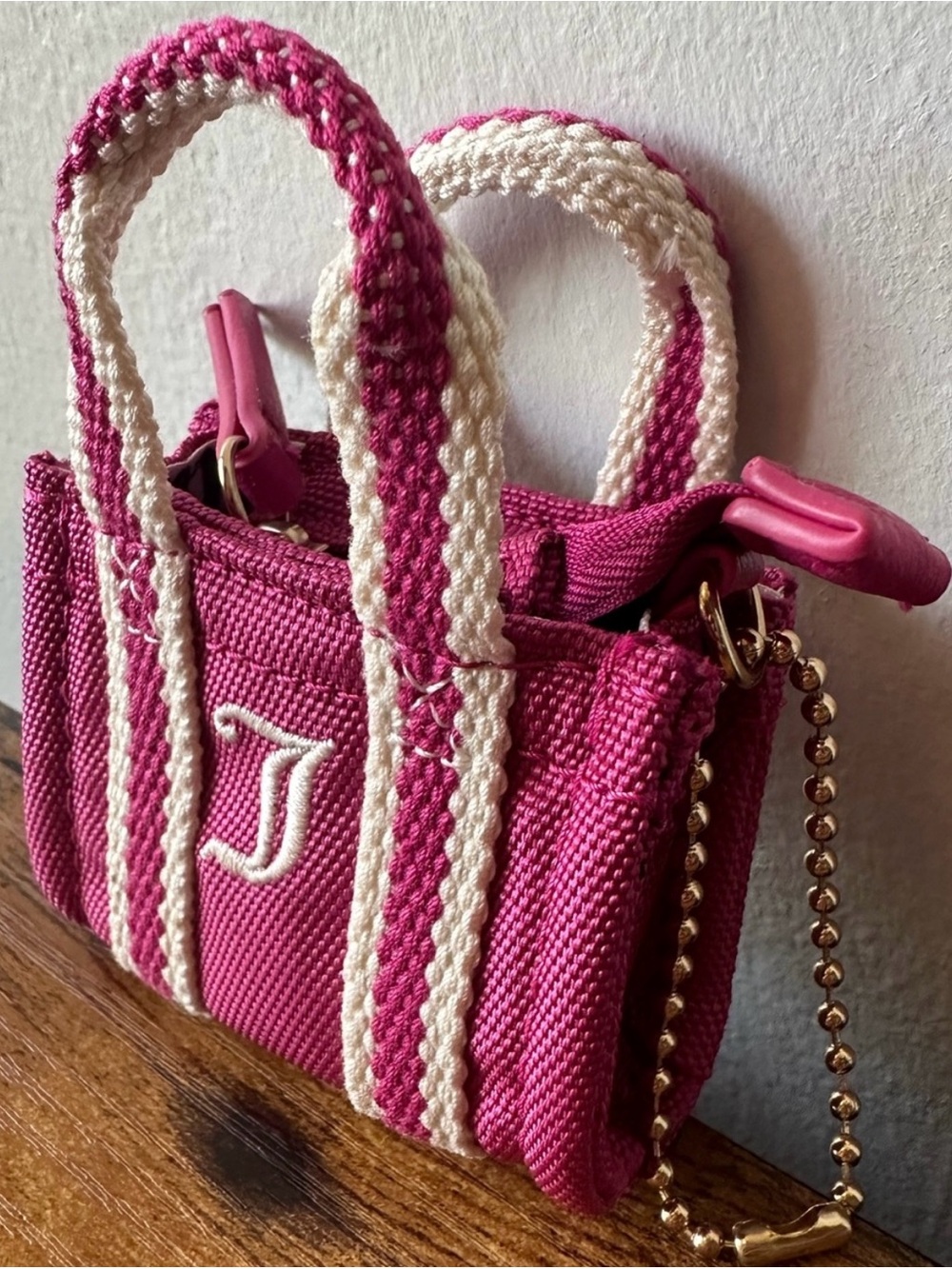 Juicy Couture Pink & White Mini Tote Bag Charm Keychain with Embroidered J NWOT - Picture 2 of 5